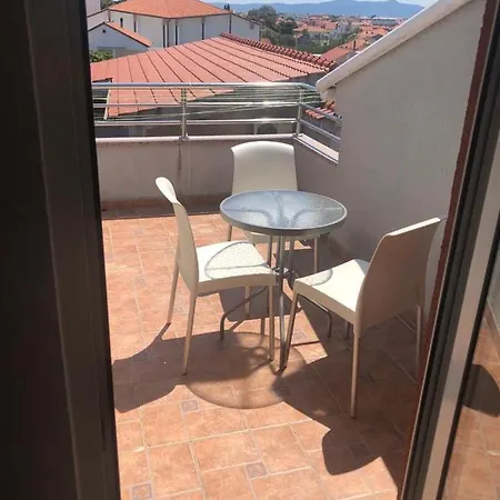 Apartment House Studenac 100m From Beach