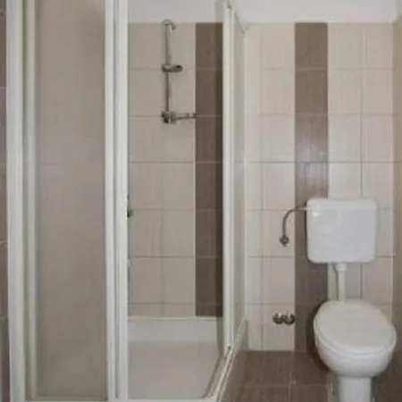 Apartment House Studenac 100m From Beach
