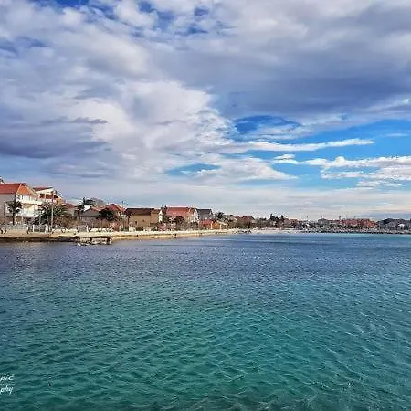 House Studenac 100m From Beach *