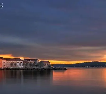 Apartment House Studenac 100m From Beach Bibinje