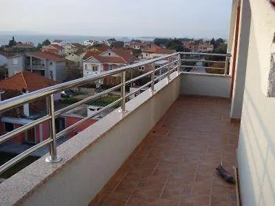 Apartment House Studenac 100m From Beach Bibinje