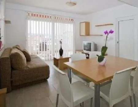 House Studenac 100m From Beach Apartment
