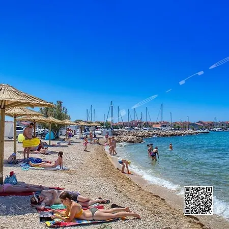 House Studenac 100m From Beach